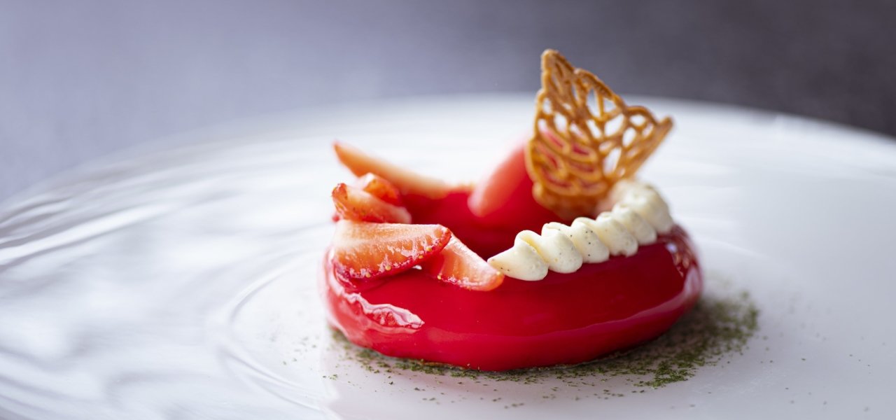 Fraises du Périgord, ciboulette & crème légère